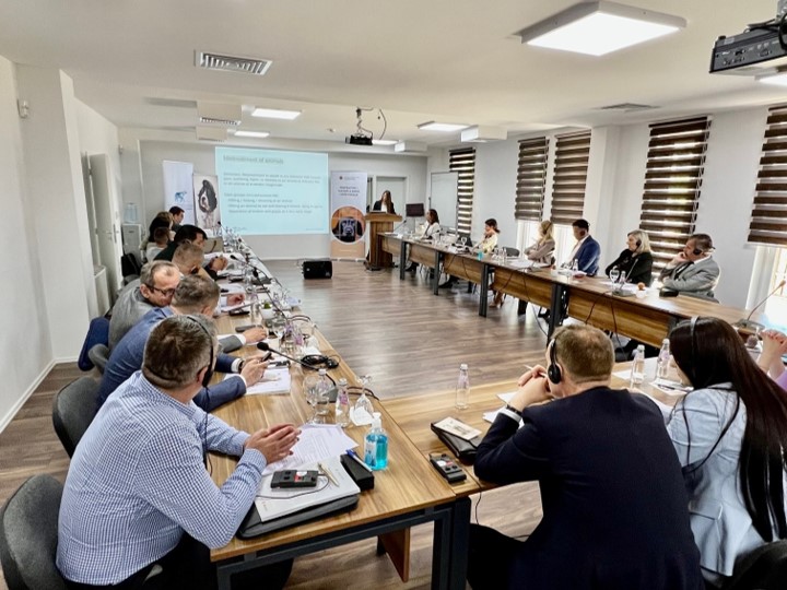 TIR referiert an Ausbildungskonferenz für Strafverfolgungsbehörden im Kosovo